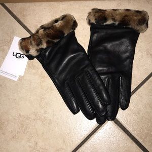 UGG CLASSIC LEATHER SHORTY TECH LEOPARD GLOVES M